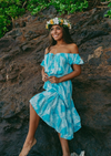 Alana Tropical Leaves アウトライン レディース ショート ハワイアン ドレス。