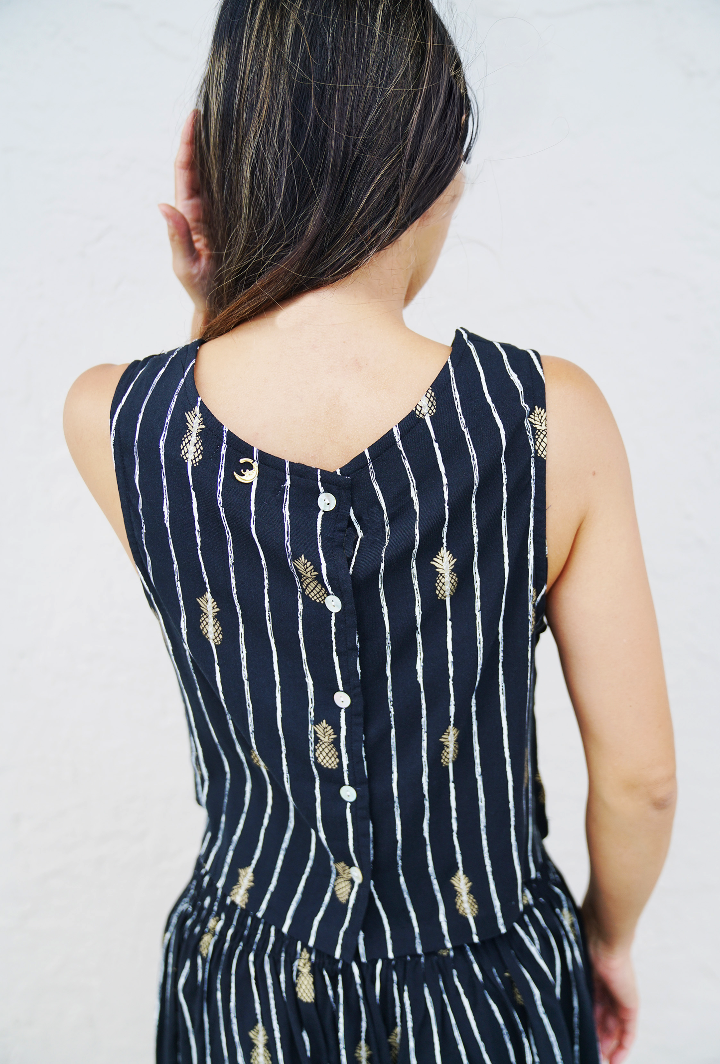 Moku Outline Pineapple women's top w/ Buttoned Back