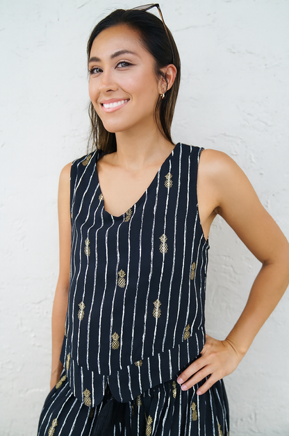 Moku Outline Pineapple women's top w/ Buttoned Back