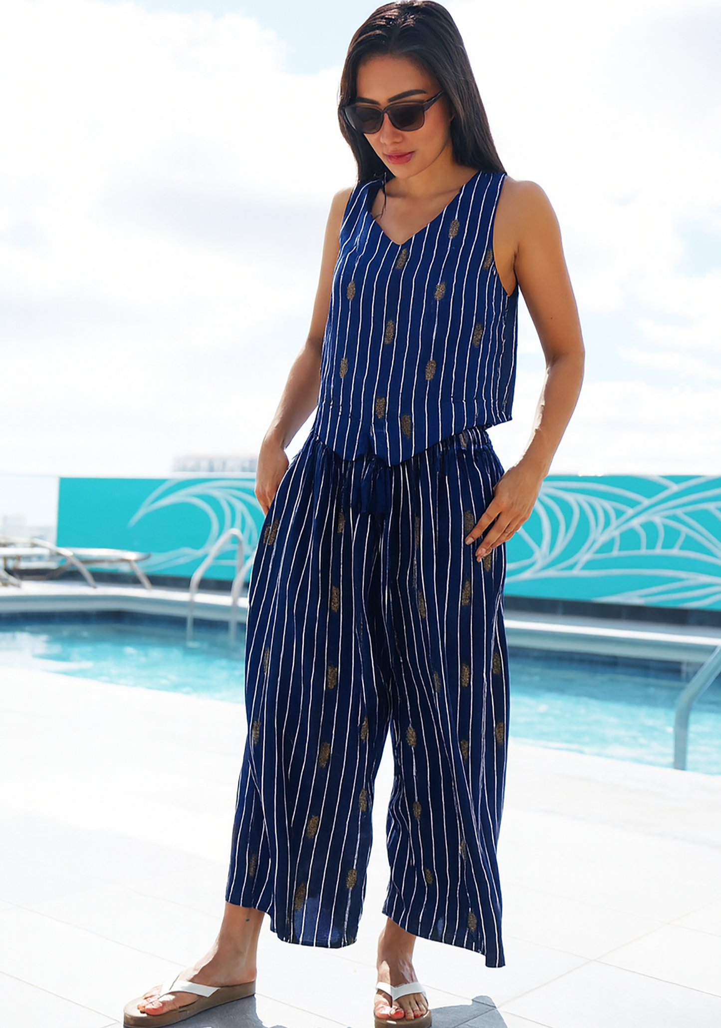 Moku Outline Pineapple women's top w/ Buttoned Back