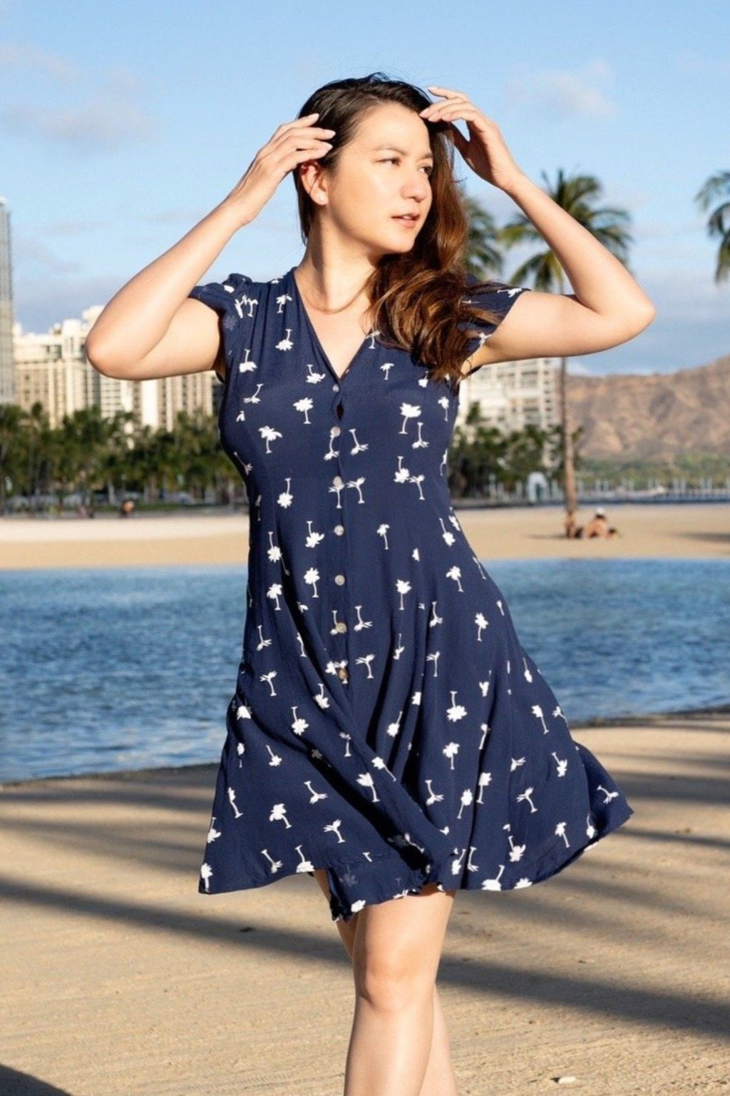 The Niu Hawaiian Dress is a flattering button-down short-sleeve dress that will look great any place you go.      Available in navy and pink, this Niu Hawaiian Dress is a must-have for any wardrobe. 
